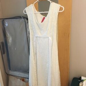 Maternity lace dress size small